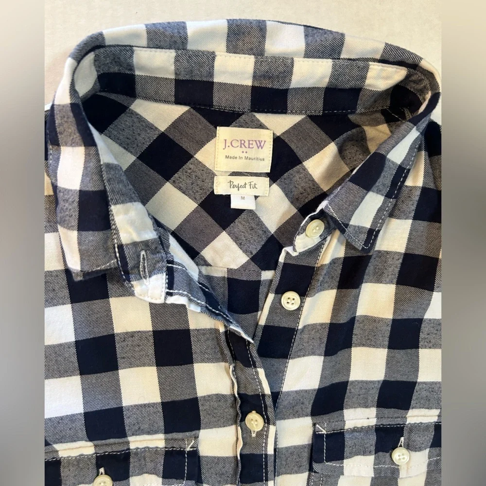 J.‎ Crew women’s Navy & White Checkered button down Shirt with pockets Sz-M AA18